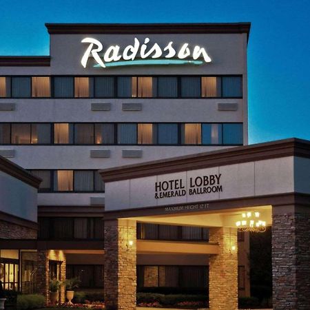 Radisson Hotel Freehold Exterior photo