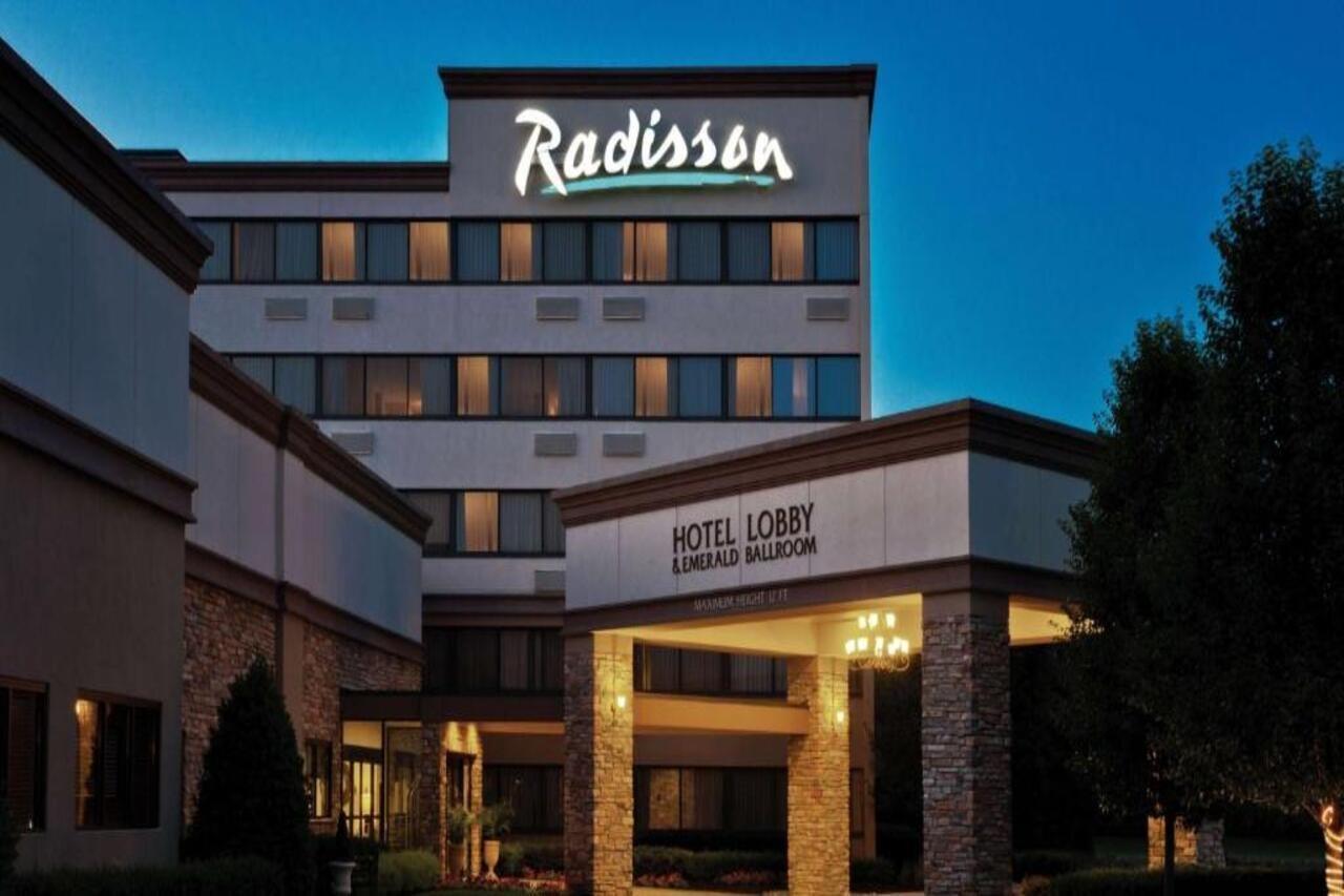 Radisson Hotel Freehold Exterior photo