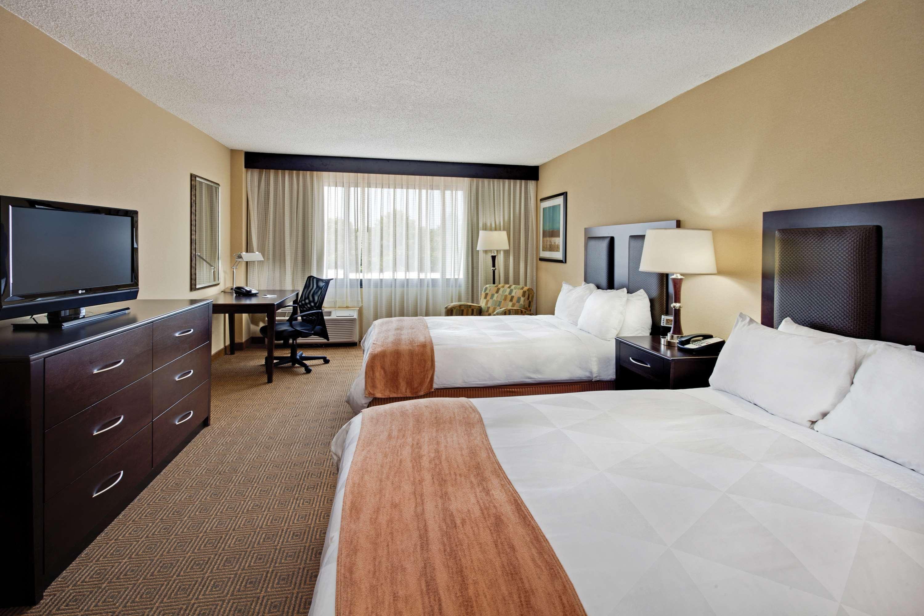 Radisson Hotel Freehold Room photo