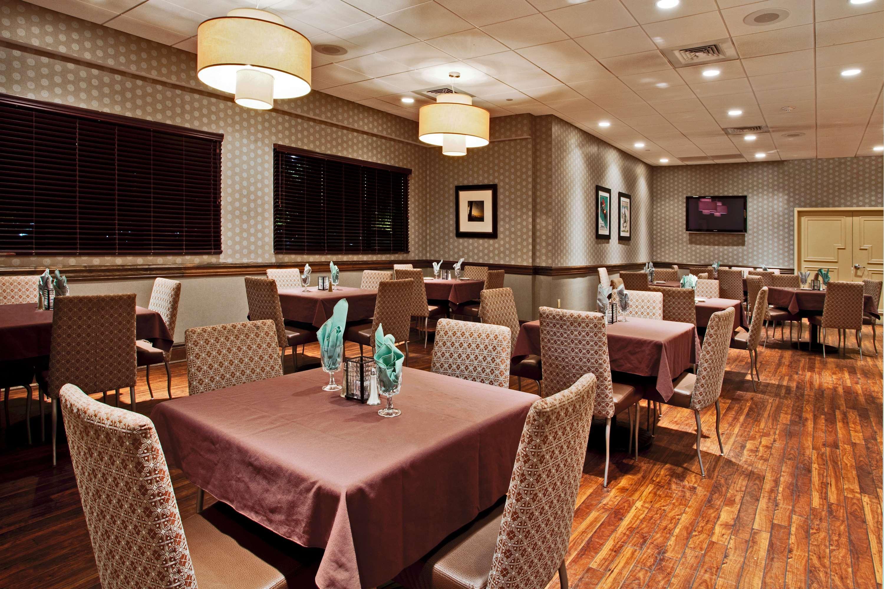 Radisson Hotel Freehold Exterior photo