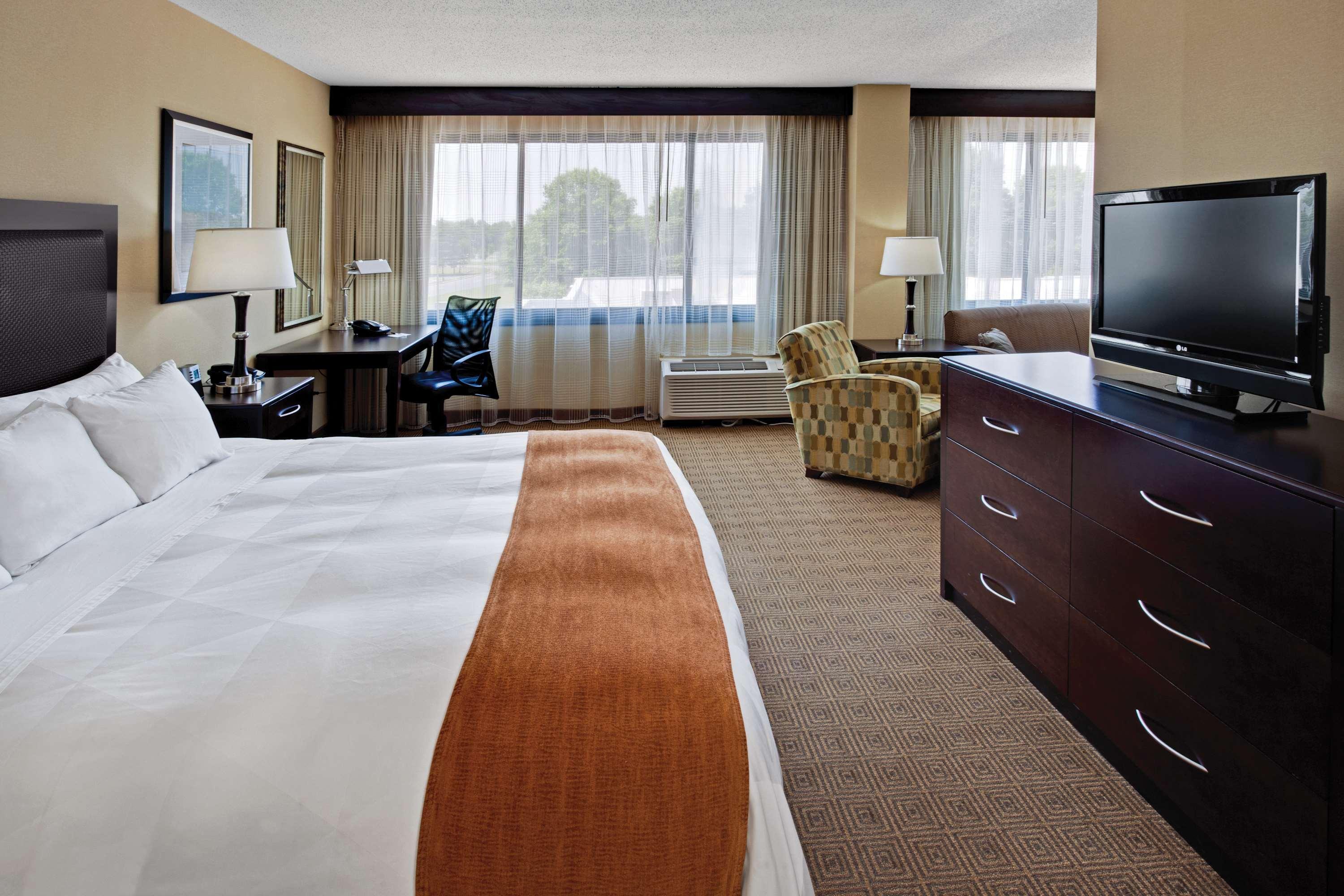 Radisson Hotel Freehold Room photo