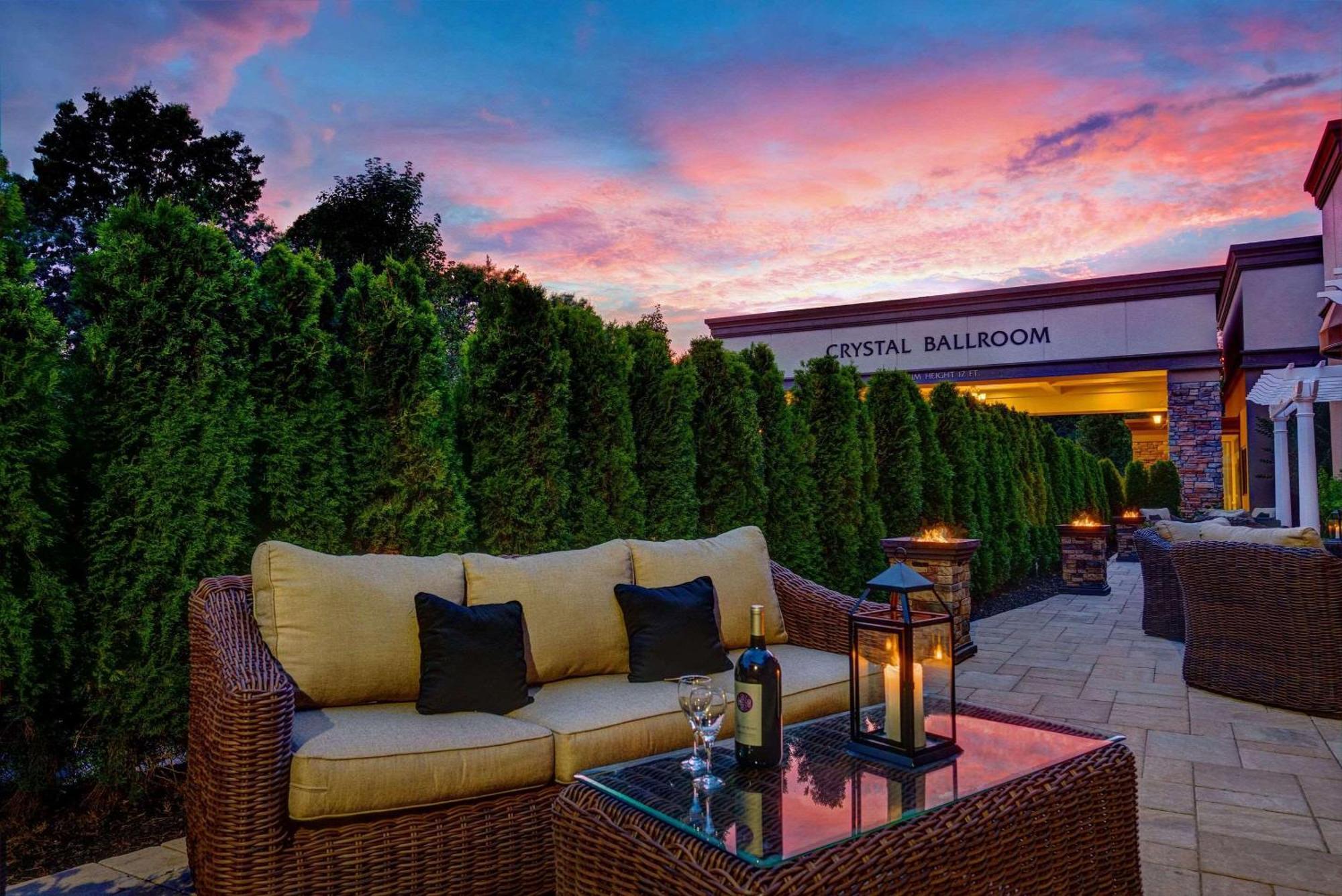 Radisson Hotel Freehold Exterior photo
