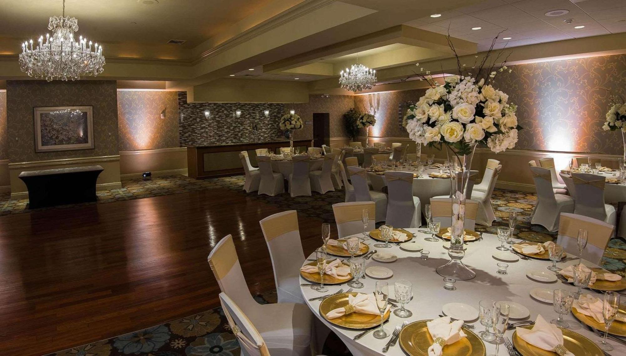 Radisson Hotel Freehold Exterior photo