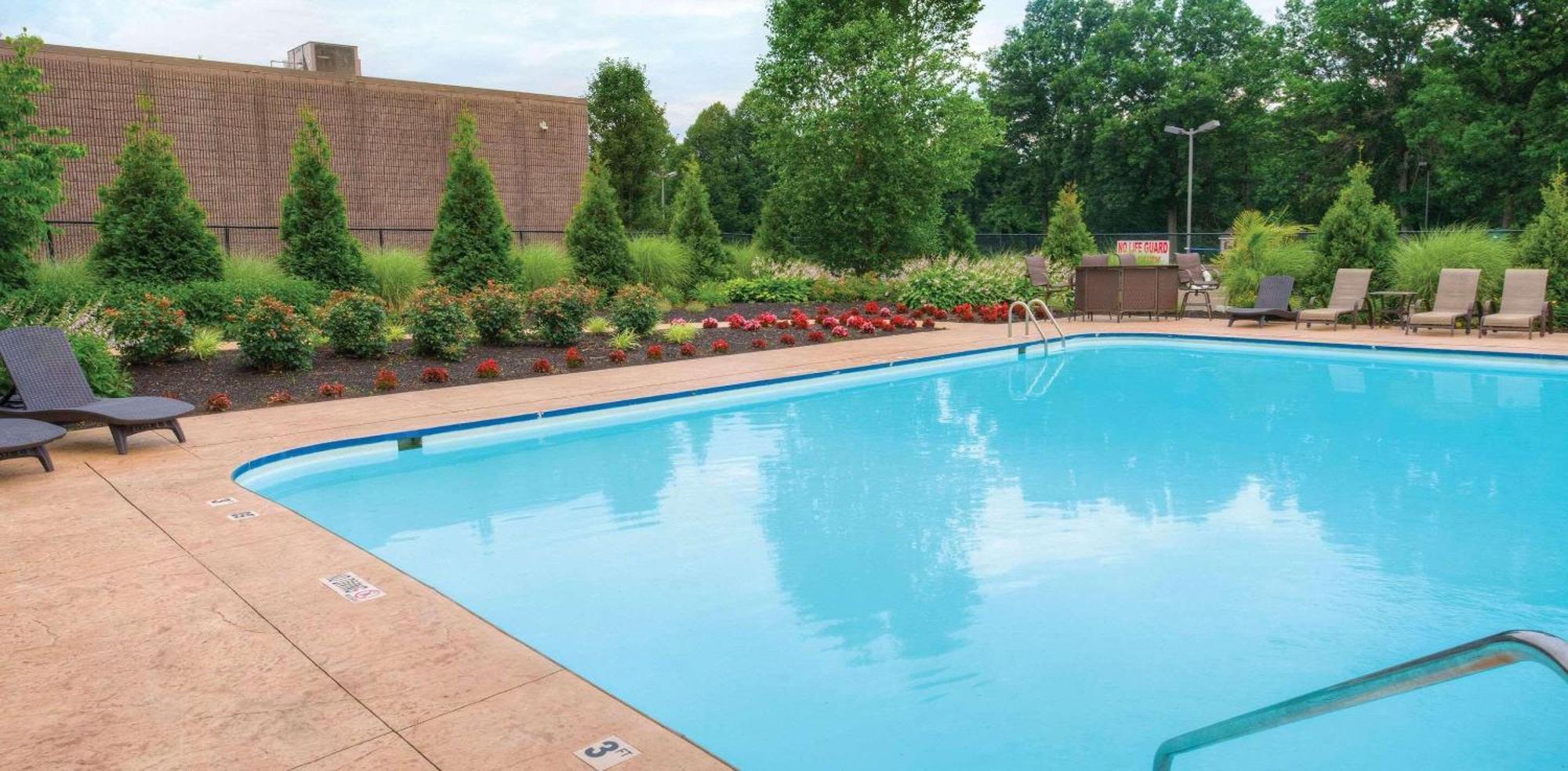 Radisson Hotel Freehold Exterior photo