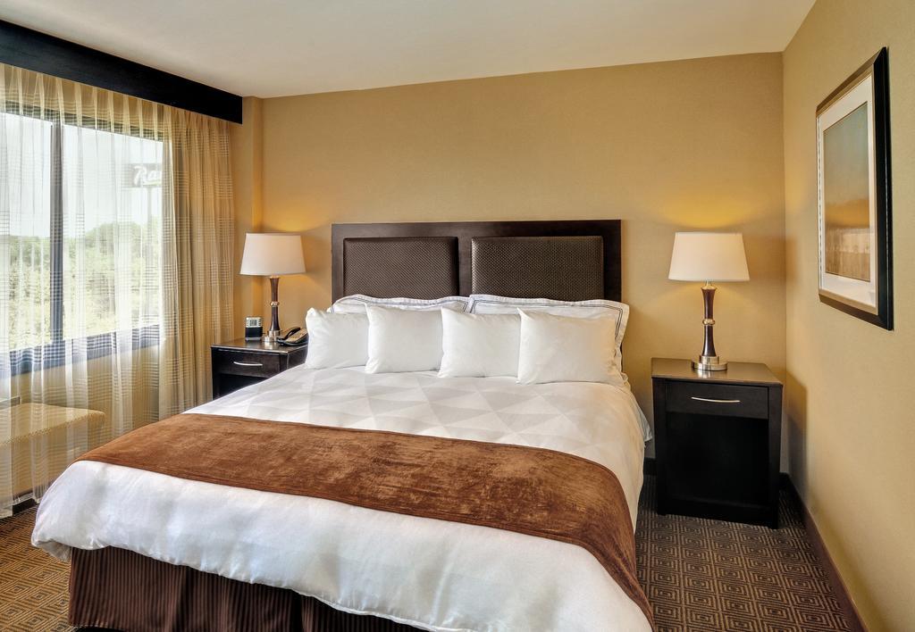 Radisson Hotel Freehold Exterior photo