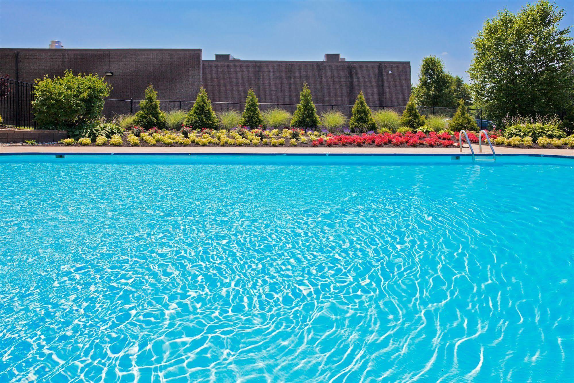 Radisson Hotel Freehold Exterior photo